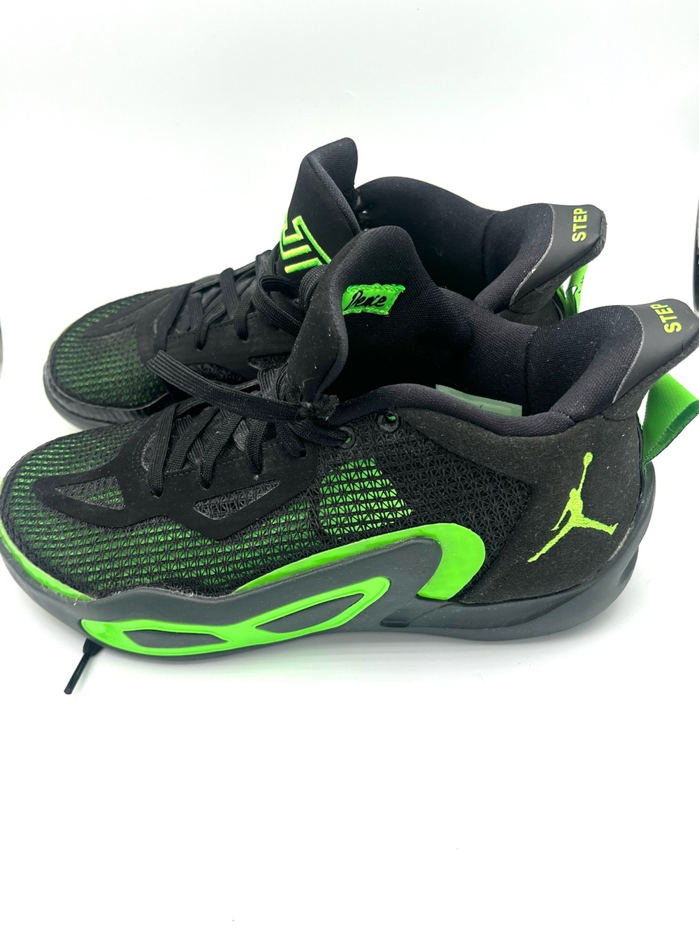 Kids Tatum Nike Black & Neon Green Basketball Sneakers size 5.5 Y